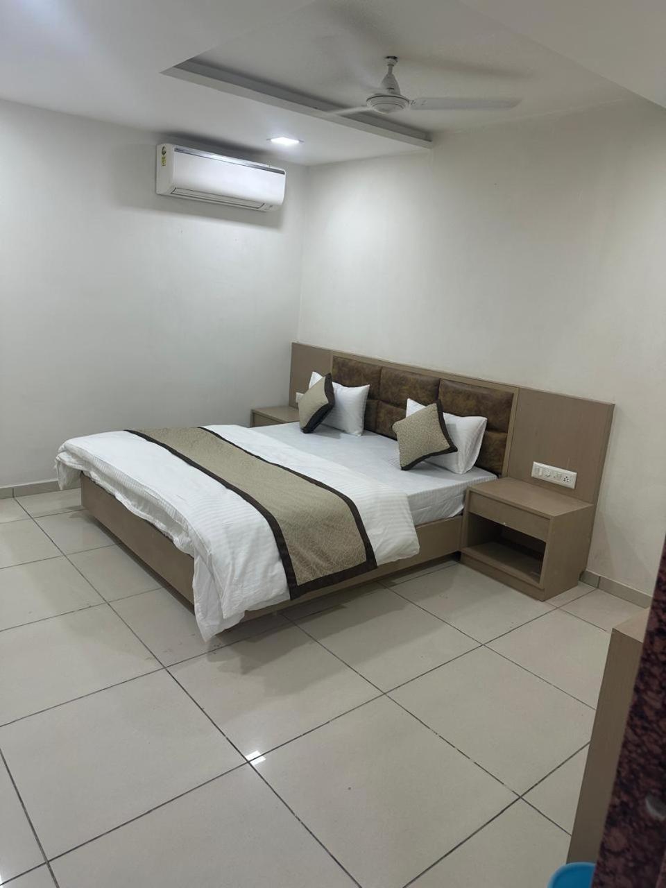 Hotel Nest View Ahmadabad Zewnętrze zdjęcie