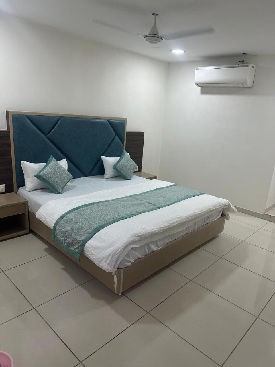 Hotel Nest View Ahmadabad Zewnętrze zdjęcie
