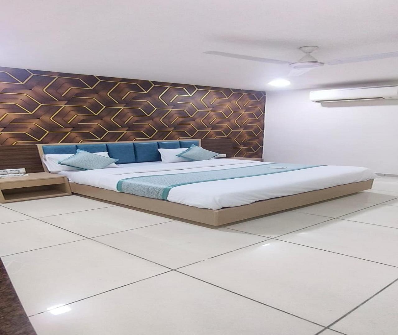Hotel Nest View Ahmadabad Zewnętrze zdjęcie
