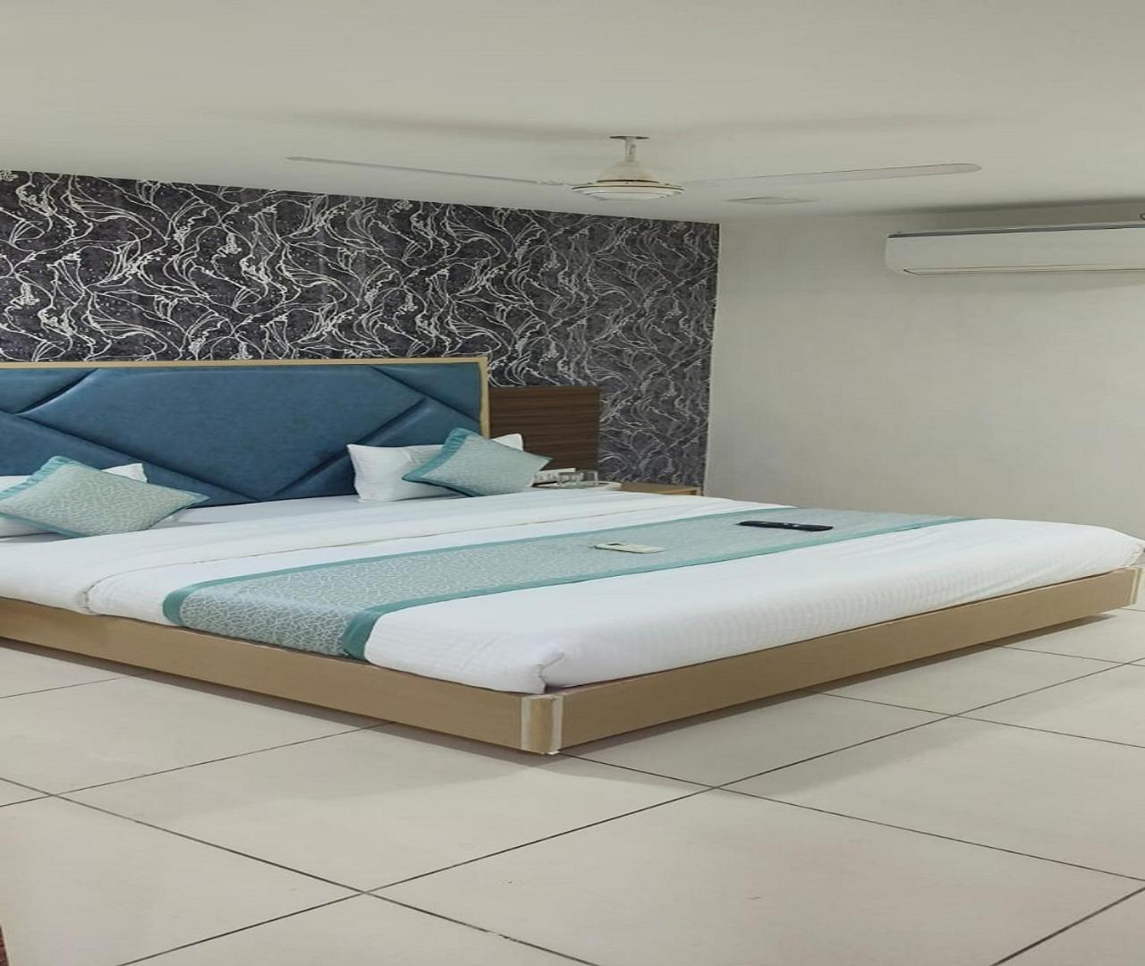 Hotel Nest View Ahmadabad Zewnętrze zdjęcie
