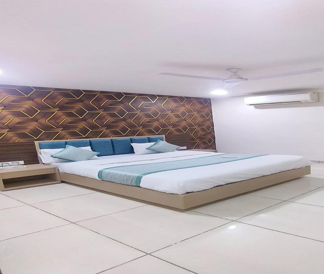 Hotel Nest View Ahmadabad Zewnętrze zdjęcie