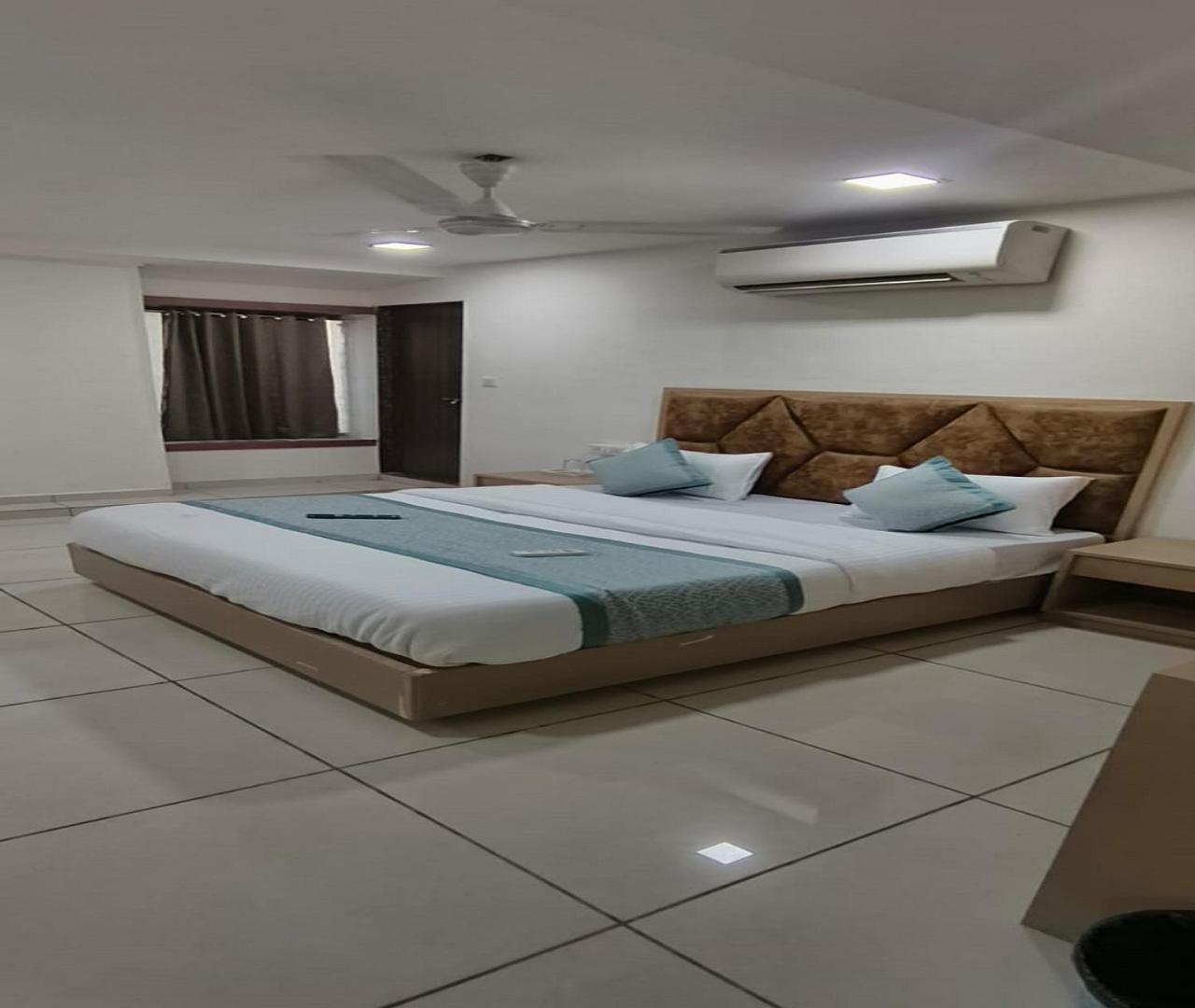 Hotel Nest View Ahmadabad Zewnętrze zdjęcie